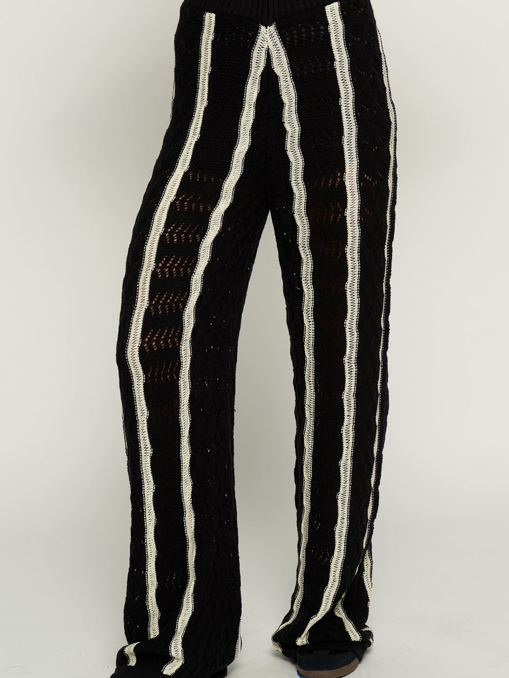 Central Park West Novelty Stitch Midrise Pant in Black